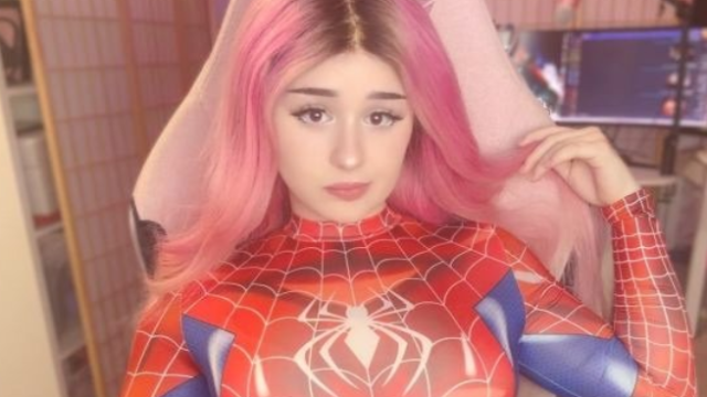 Sophie Rain Pakai Kostum Spidermen Sexy Sekali